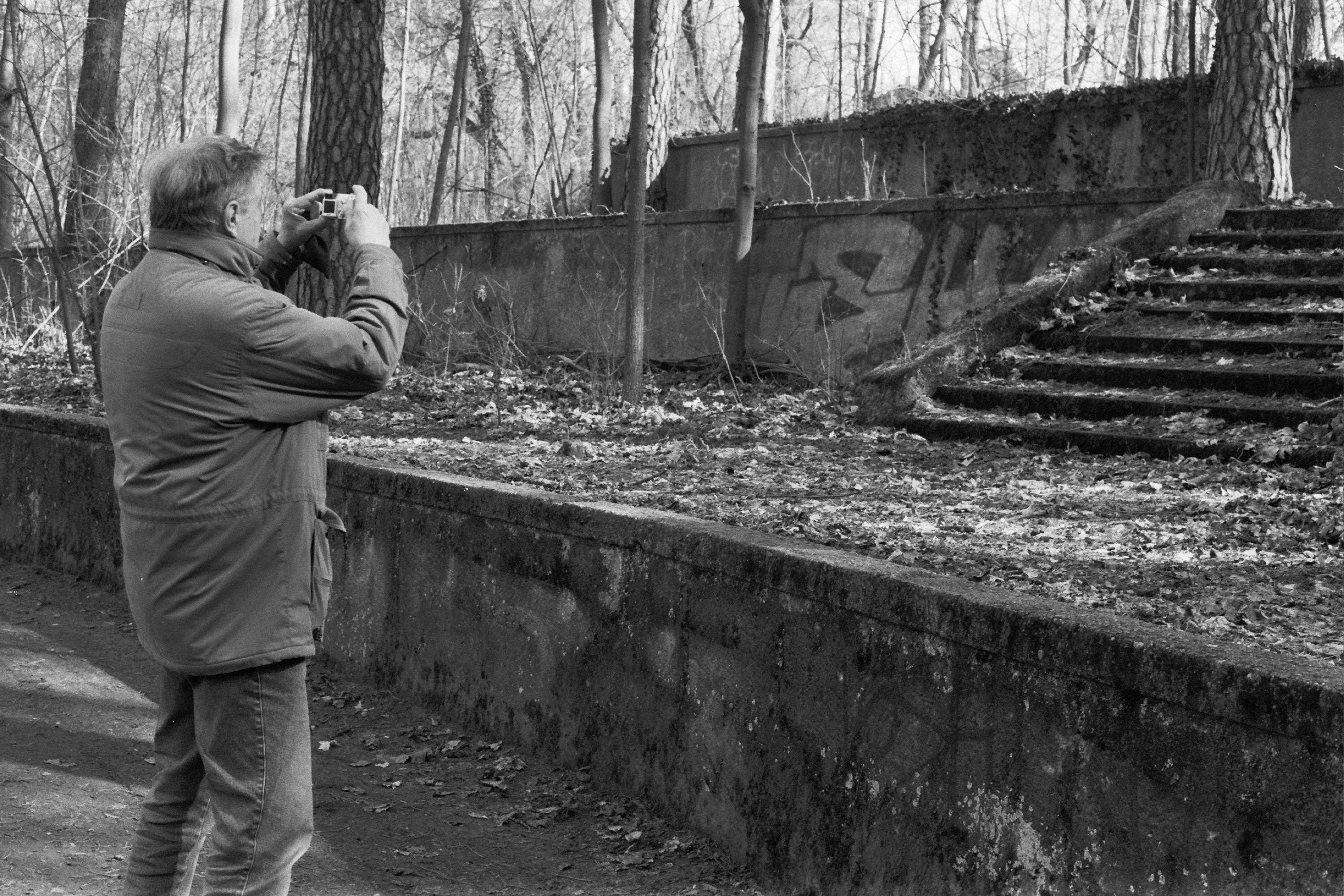 Reinhard at Onkel Tom's place ruins.